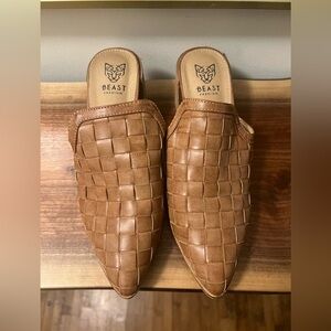 Beast Fashion Woven Mule Heels – Brown Basket Weave Block Heel Slides. Size 9